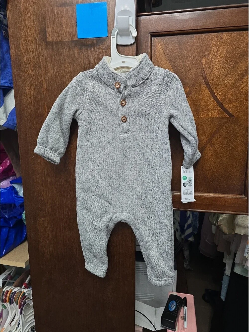 6m brand new outfit from carter's item 60G4